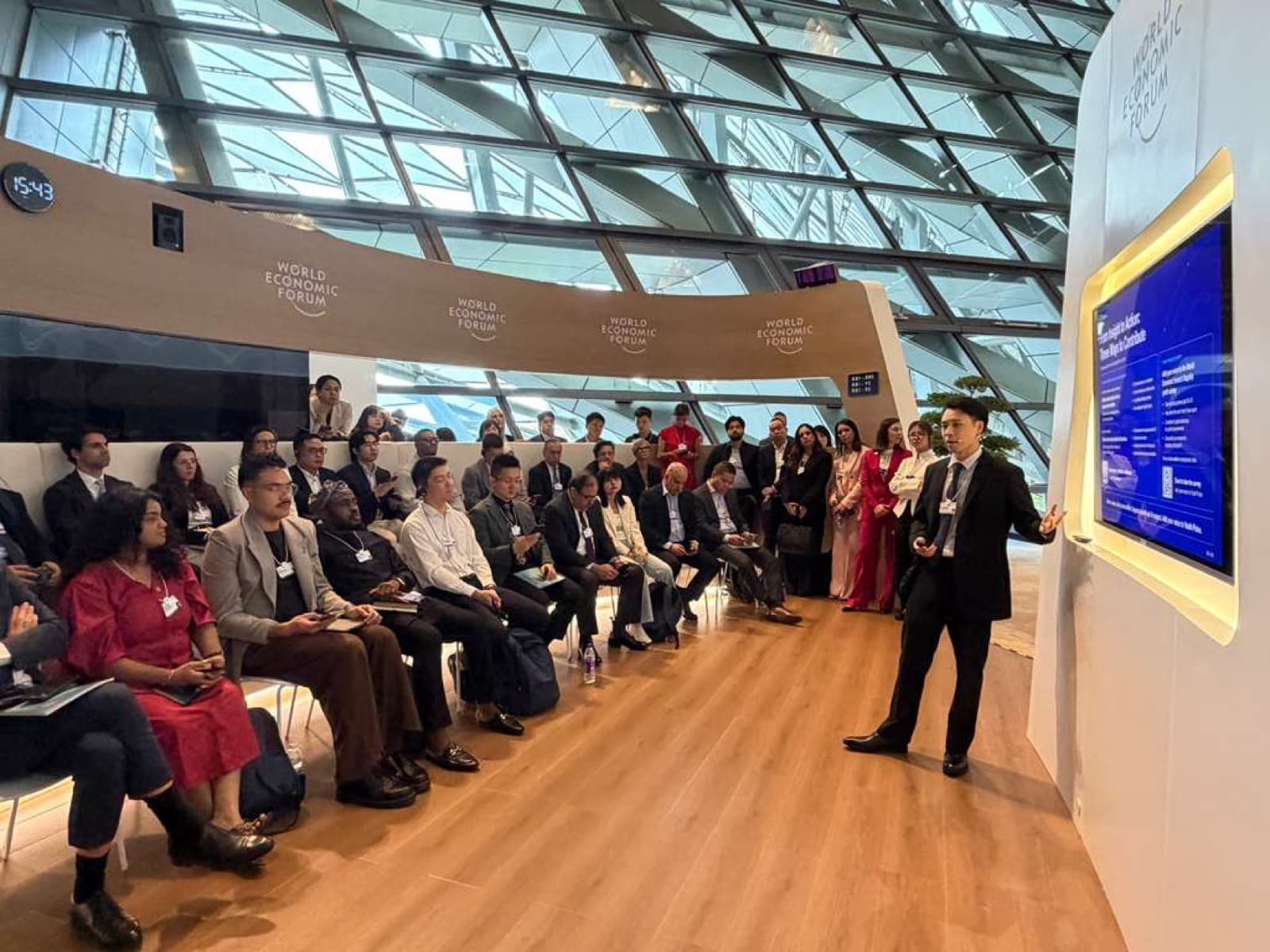 Qiqing He presenting to an audience at the World Economic Forum Annual Meeting of the New Champions 2026 in Dalian